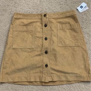 Women's GAP skirt size medium, tan/brown color, features a button-up design.